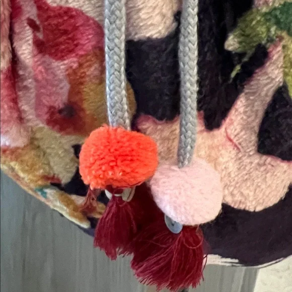 JOHNNY WAS one shoulder velour drawstring backpack / sling bag w logo tag - Picture 3 of 10